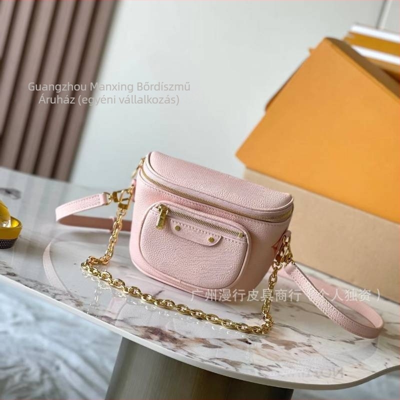 Fisk Mini Bumbag – Monogram mintás valódi bőr derék- és válltáska láncos pánttal, cipzár, vászon bélés, ID zseb, 3D külső, street fashion, 2025 tavasz