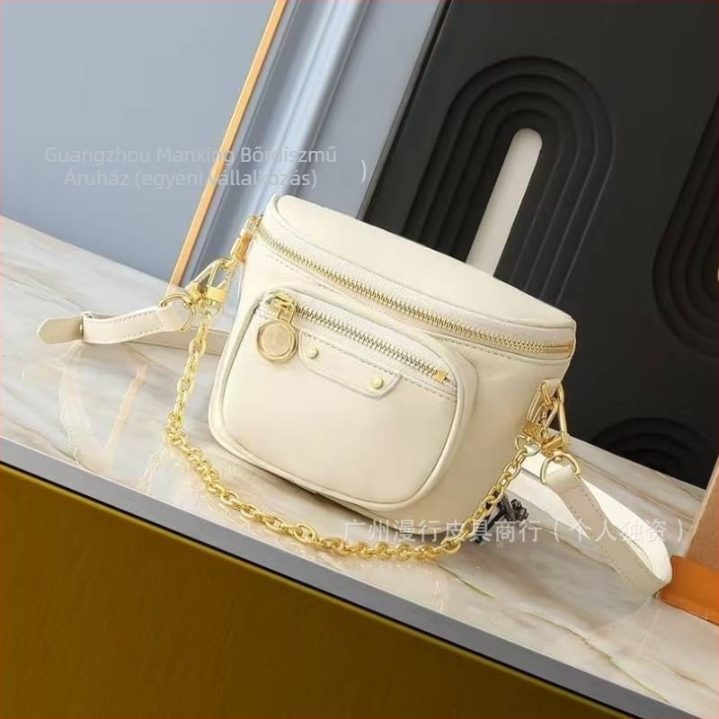 Fisk Mini Bumbag – Monogram mintás valódi bőr derék- és válltáska láncos pánttal, cipzár, vászon bélés, ID zseb, 3D külső, street fashion, 2025 tavasz