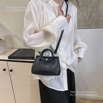 Mini bőrtáska Tote, európai–amerikai stílus, flap zárás, PU bélés