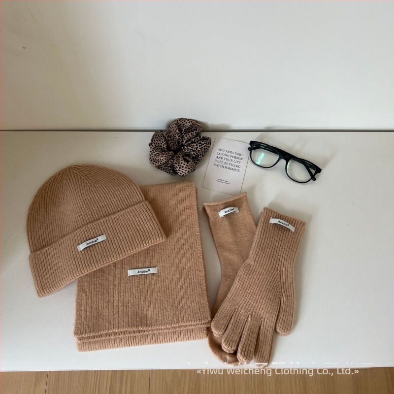 Négy darabos gyapjú sapka-sál kesztyű-zokni készlet nőknek (Anyag: gyapjú; Technika: jacquard; Mintázat: egyszínű; Szezon: tél)