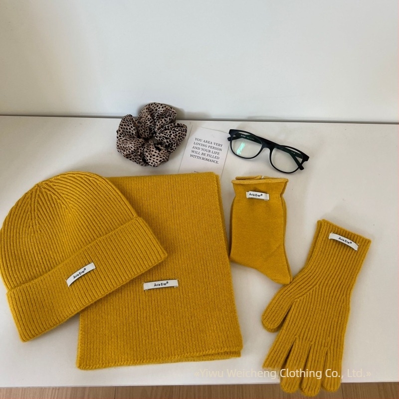 Négy darabos gyapjú sapka-sál kesztyű-zokni készlet nőknek (Anyag: gyapjú; Technika: jacquard; Mintázat: egyszínű; Szezon: tél)