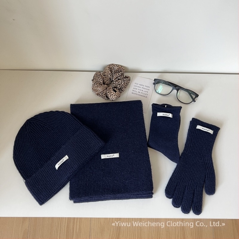 Négy darabos gyapjú sapka-sál kesztyű-zokni készlet nőknek (Anyag: gyapjú; Technika: jacquard; Mintázat: egyszínű; Szezon: tél)