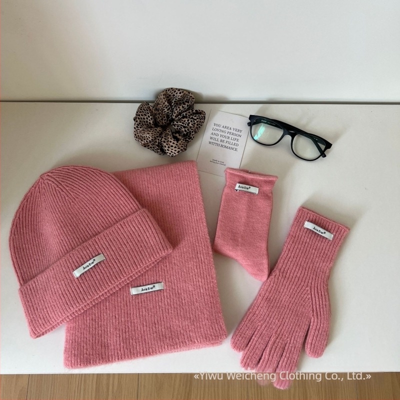 Négy darabos gyapjú sapka-sál kesztyű-zokni készlet nőknek (Anyag: gyapjú; Technika: jacquard; Mintázat: egyszínű; Szezon: tél)