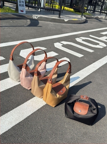 Női crossbody táska dumpling alakú, oxford anyagból, városi minimalist stílus, cipzár, poliészter bélés
