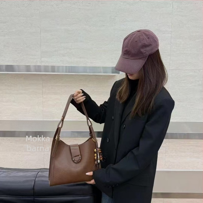 PU bőr crossbody bucket táska, nagy kapacitású, függőleges négyzet alakú, mágneszáras záródás, belső cipzáras zseb