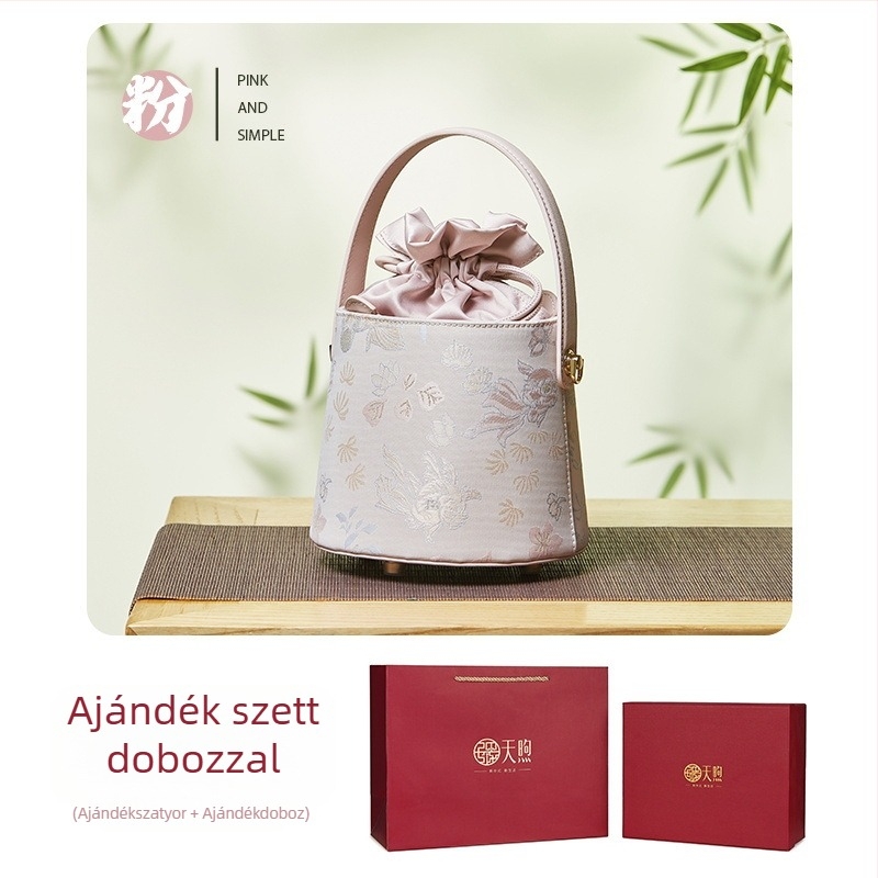Vödörtáska marhabőrből és textil alapanyagból, irodalmi nemzeti stílus, húzózsinóros záródás, poliészter bélés