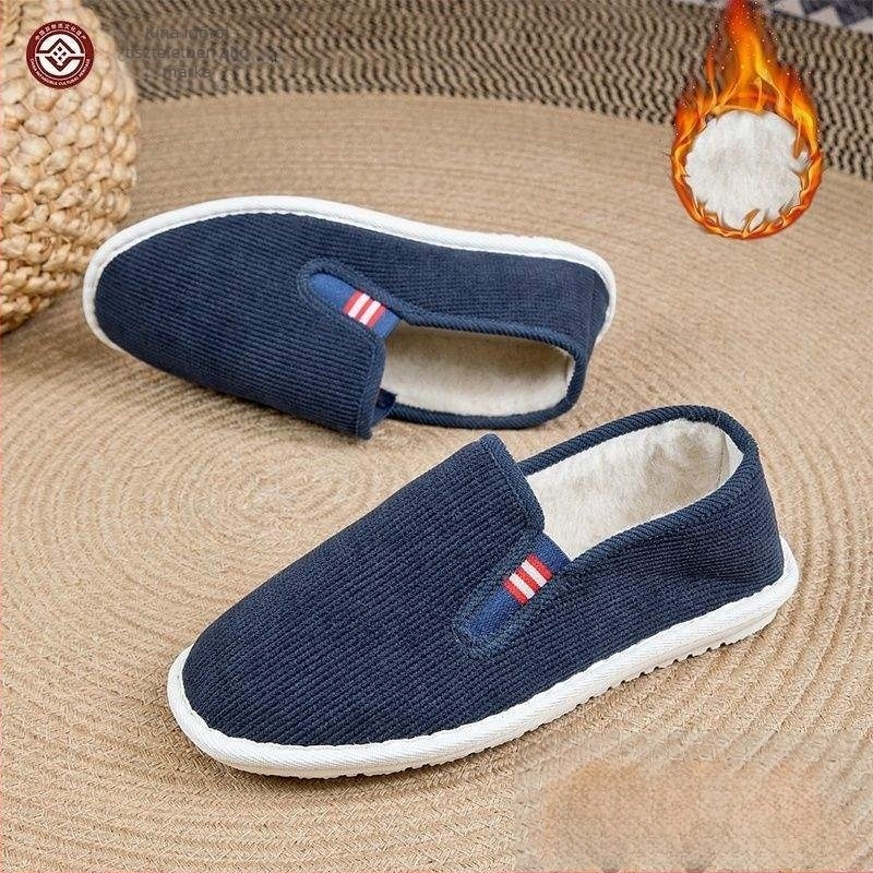 Téli vászoncipő gyapjú-béléssel, kerek orr, műszálas plüss felsőrész, habgumi talp, alacsony sarok, csúszásmentes