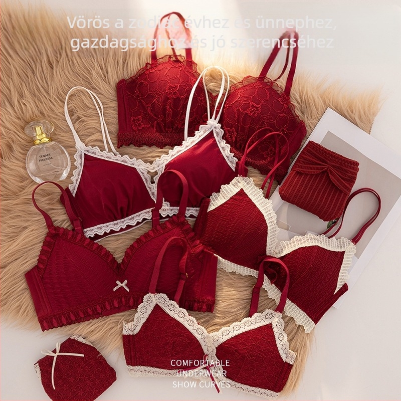 Női melltartó szett 3/4-es kosárral, formázott kosár vékony felső, vastag alsó, csipkés nylon anyag, fix dupla vállpántok, hátul három soros zár, vezeték nélküli, légies, kényelmes