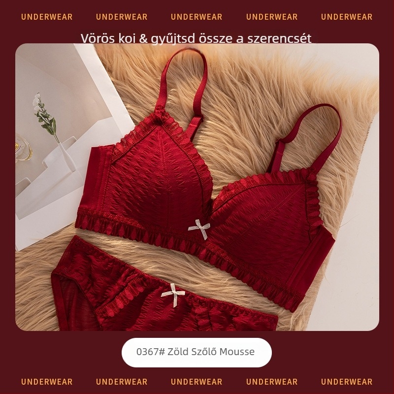 Női melltartó szett 3/4-es kosárral, formázott kosár vékony felső, vastag alsó, csipkés nylon anyag, fix dupla vállpántok, hátul három soros zár, vezeték nélküli, légies, kényelmes