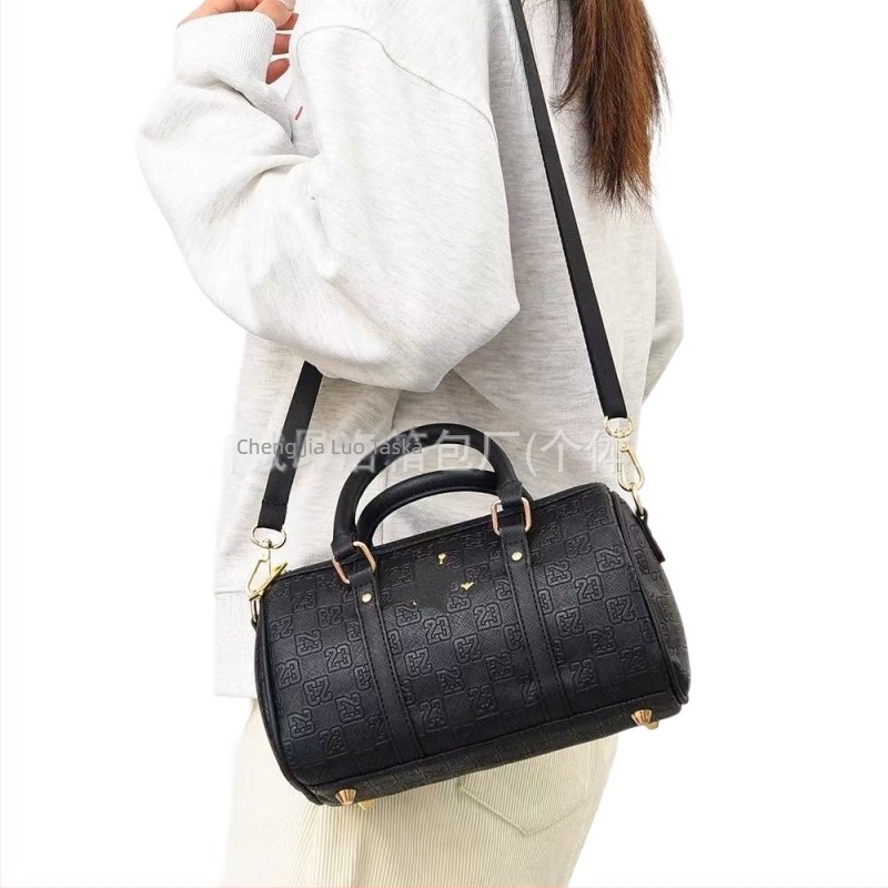 AJ Street 23 – Modern retro sporttáska férfiak és nők számára, henger alakú crossbody táska vállpánttal, stílusos és sokoldalú, könnyen hordozható.