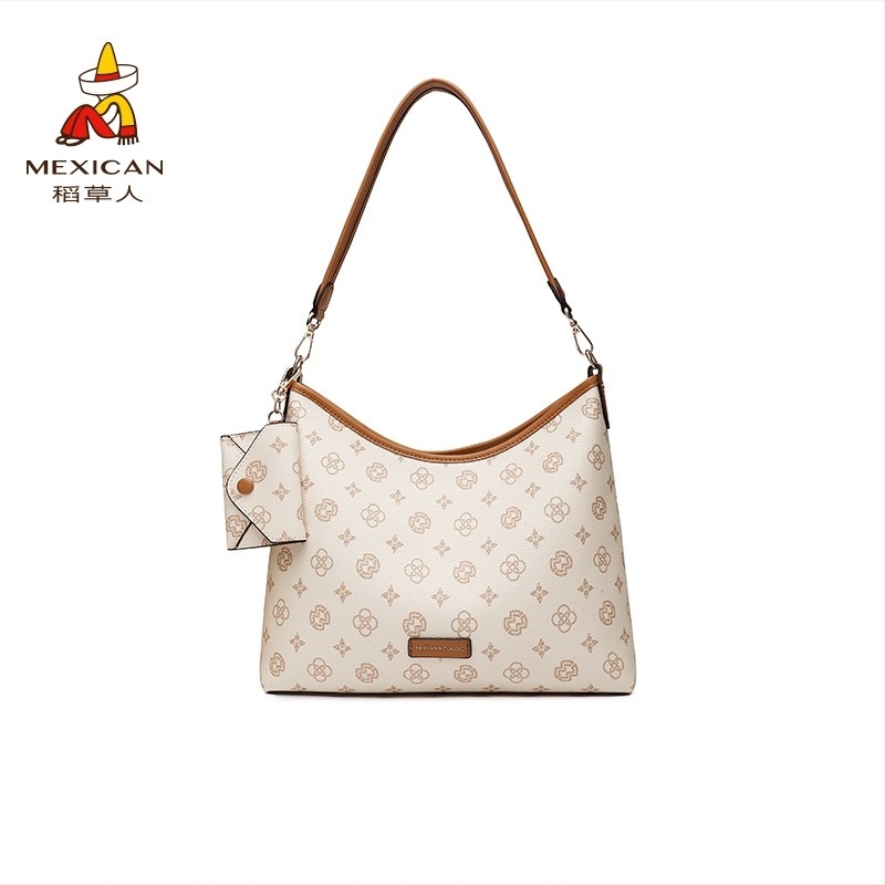 Női crossbody táska PVC-ből, zipzár, belső textil bélés, őszi 2025
