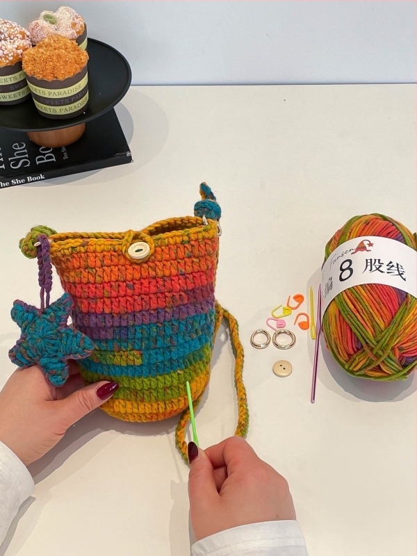 Szivárványos telefon táska, kézzel kötött táska, DIY anyagkészlet, gyapjúból horgolt késztermék, vállon átvethető vödörtáska, ajándékötlet