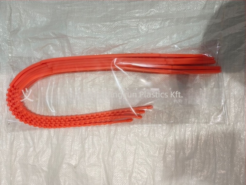 Autó gumiabroncsokhoz való univerzális gumihólánc, modell 9795, 165–275 mm közötti abroncsokra, tömeg 75 g (Márka: Simple drunk)