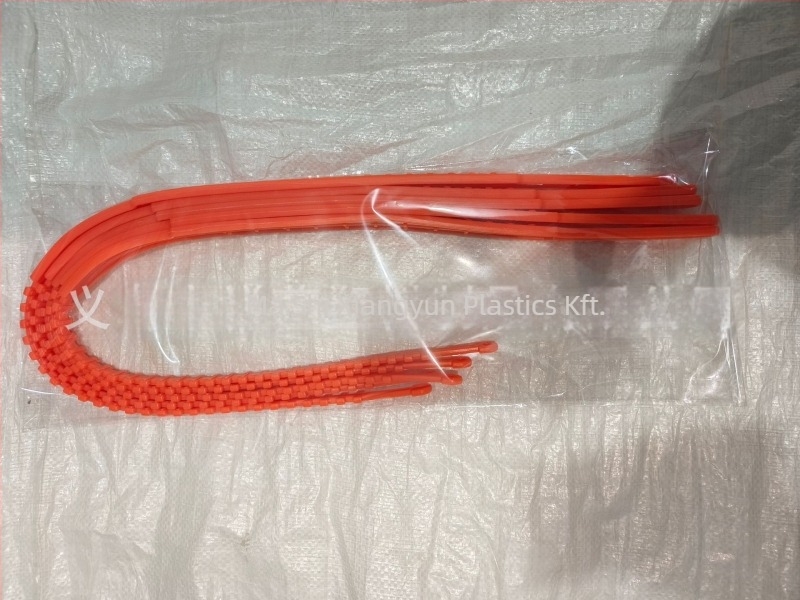 Autó gumiabroncsokhoz való univerzális gumihólánc, modell 9795, 165–275 mm közötti abroncsokra, tömeg 75 g (Márka: Simple drunk)