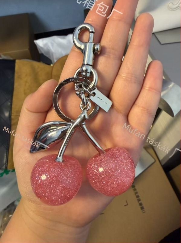 Kulcstartó táska meggy mintával, gyanta anyag, dekoratív kiegészítő, keverék stílus, 2025 tavasz (Anyag: Gyanta; Minta: Gyümölcs; Funkció: Díszítés; Stílus: Keverékes esztétika; Megjelenés éve: Tavasz 2025)