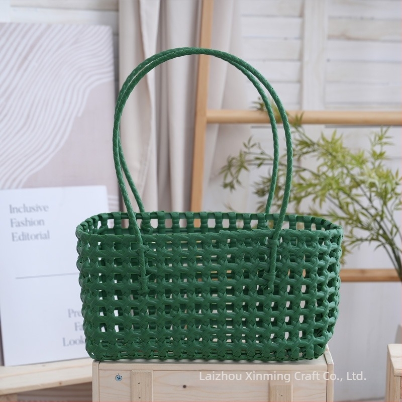 PVC szövött tote táska, áttört mintával, doboz alakú, nyitott felső rész, belső kamera zseb, közepes merevség, Mix‑and‑Match stílus