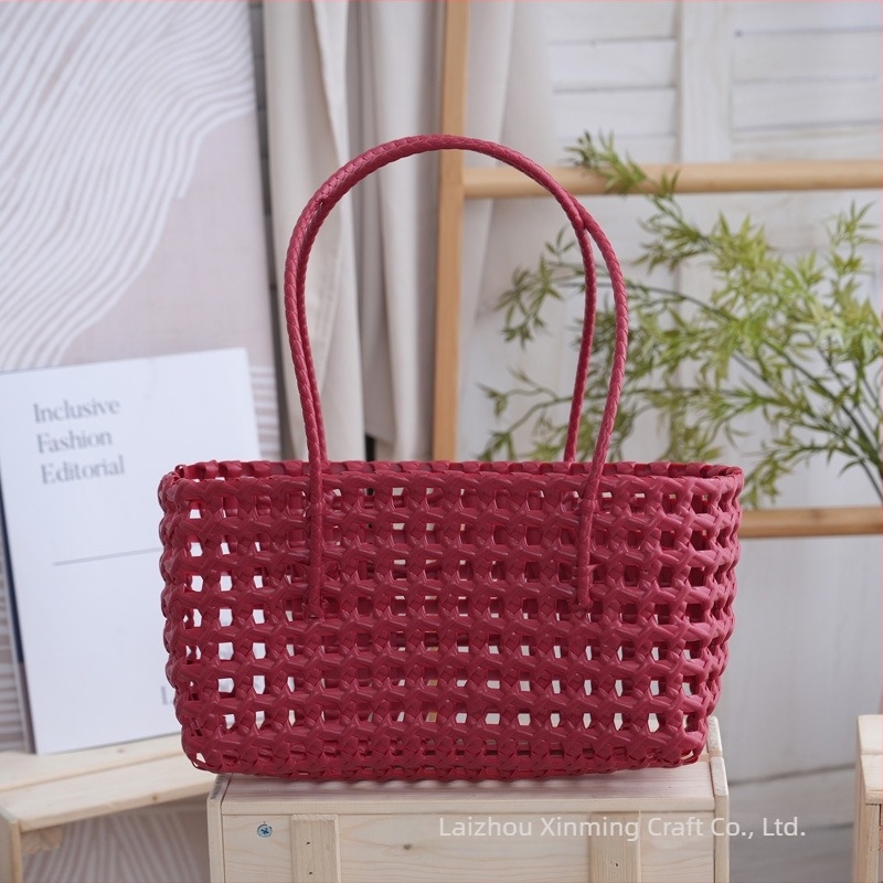 PVC szövött tote táska, áttört mintával, doboz alakú, nyitott felső rész, belső kamera zseb, közepes merevség, Mix‑and‑Match stílus