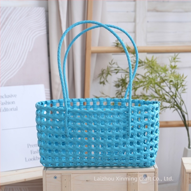 PVC szövött tote táska, áttört mintával, doboz alakú, nyitott felső rész, belső kamera zseb, közepes merevség, Mix‑and‑Match stílus