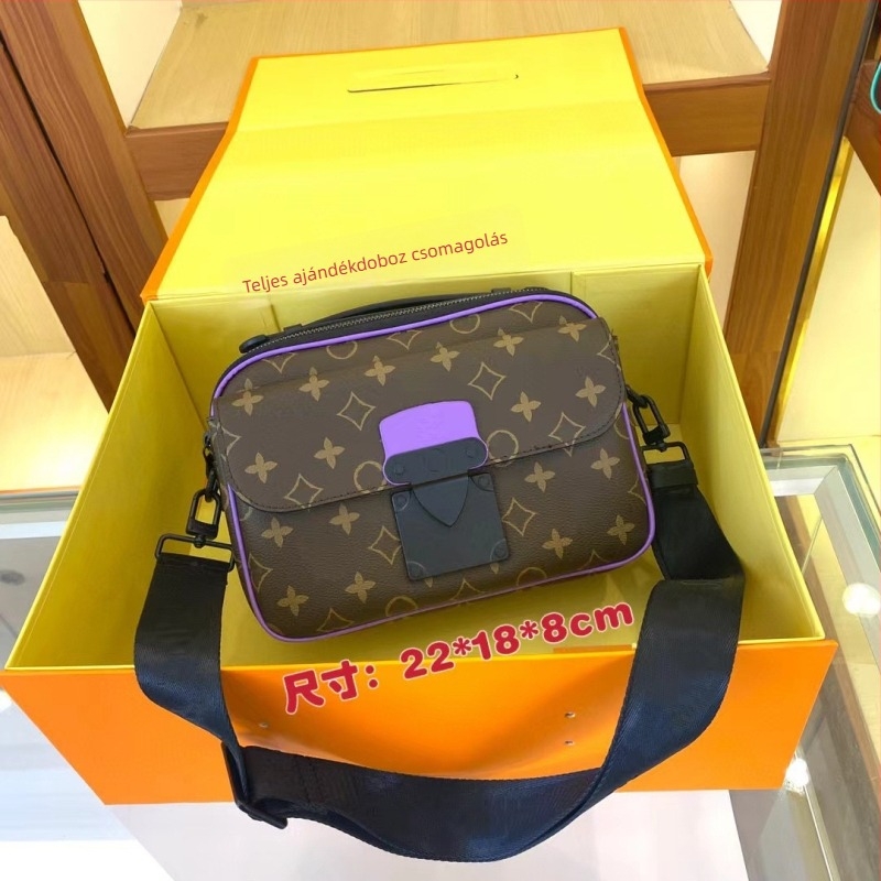 Férfi crossbody táska PVC-ből, vízálló, bővíthető, uniszex stílus, betűs minta, bélés vászon