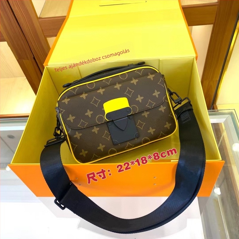 Férfi crossbody táska PVC-ből, vízálló, bővíthető, uniszex stílus, betűs minta, bélés vászon