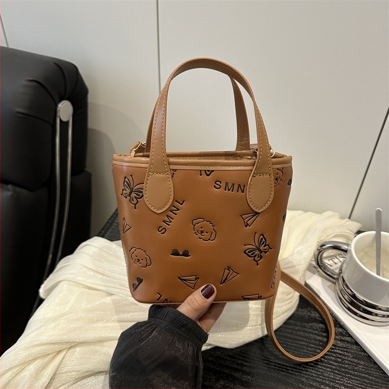 PU bucket táska cipzáras záródással, poliészter bélés, belső telefonzseb, válltáska-stílus