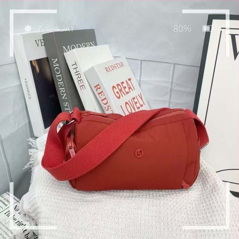 Nylon női tote táska húzózsinóros zárással, poliészter bélés, vízszintes négyszögletes forma, cipzáros zseb