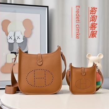 Női vállon átvihető táska első osztályú marhabőrből, vízszintes négyszög alakú forma, mágneses zár, ingázó stílus, 2025 tavasz