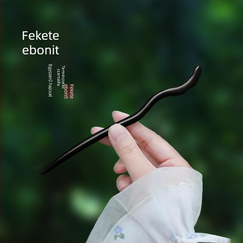 Hajtű fa gravírozott kínai stílusú szilvavirág motívummal (Anyag: Fa; Stílus: Kínai; Feldolgozás: Gravírozás; Forma: Virágok)