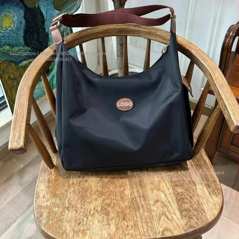 Uniszex Hobo Messenger táska — Oxford anyag, nylon bélés, vízszintes négyzetes forma, cipzáras nyitás, őszi 2024