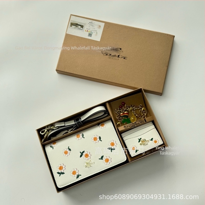 Női crossbody táska - horizontális négyzet alakú forma, PU anyag, kapcsos zárás, belső cipzáras zseb, egy vállpánt