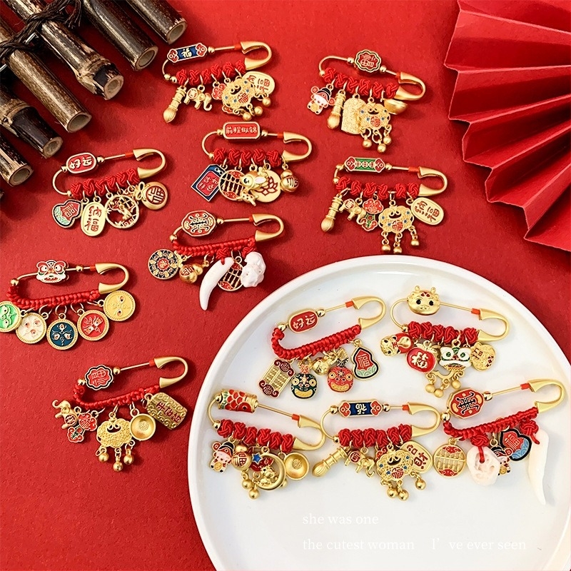 Baba és gyerekeknek szóló bross-kitűző - biztonsági kiegészítő, uniszex, sárkányév, kevert anyagok, 2023 tél