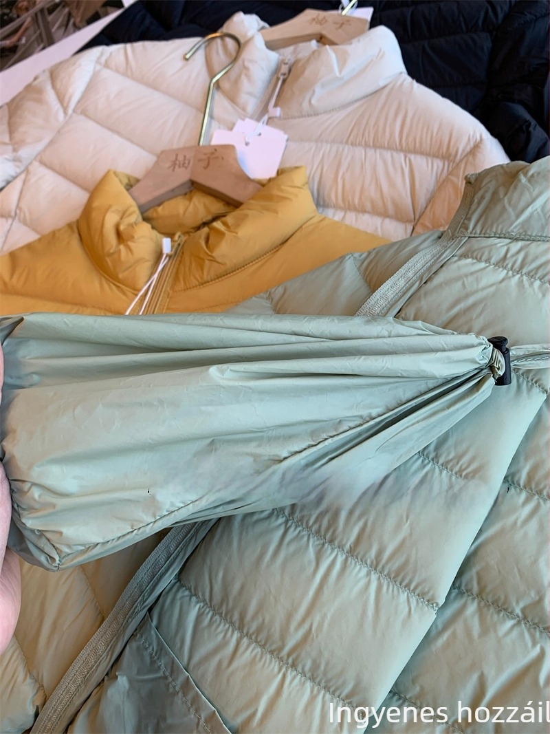 Vékony nylon dzseki fehér kacsa pehelytöltettel, 85-90% töltet, állógallér, cipzár