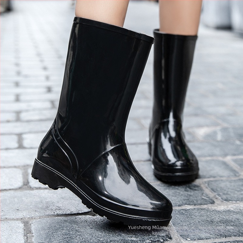 Női esőcsizma, középmagas, PVC felső rész, alacsony sarkú 1–3 cm, minden évszakra