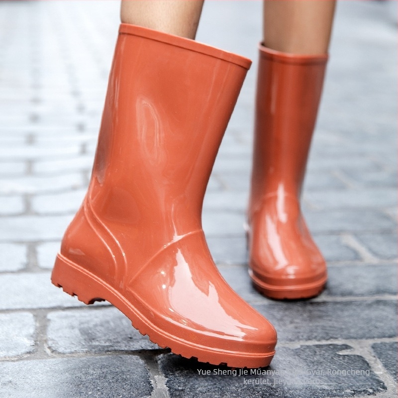 Női esőcsizma, középmagas, PVC felső rész, alacsony sarkú 1–3 cm, minden évszakra