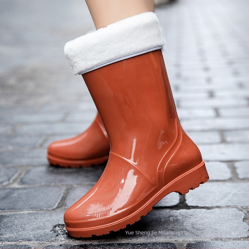 Női esőcsizma, középmagas, PVC felső rész, alacsony sarkú 1–3 cm, minden évszakra