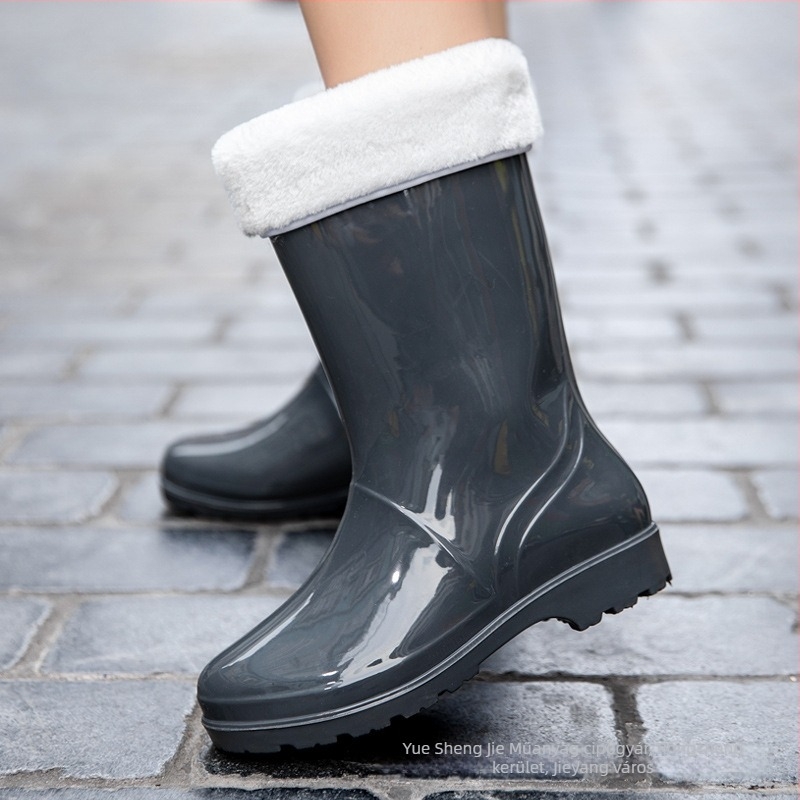 Női esőcsizma, középmagas, PVC felső rész, alacsony sarkú 1–3 cm, minden évszakra