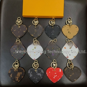 PU anyagú, szív alakú kulcstartó, táskadísz, könnyed luxus stílus