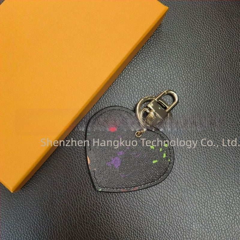 PU anyagú, szív alakú kulcstartó, táskadísz, könnyed luxus stílus