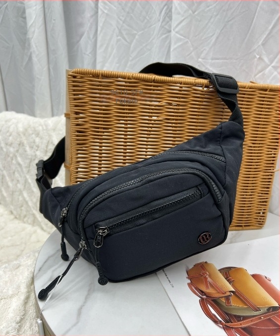 Cheetah Női válltáska – könnyű, minimalist nylonból készült, puha bélés, cipzáros nyitás, rejtett cipzáros zseb, belső zseb, tavasz 2026