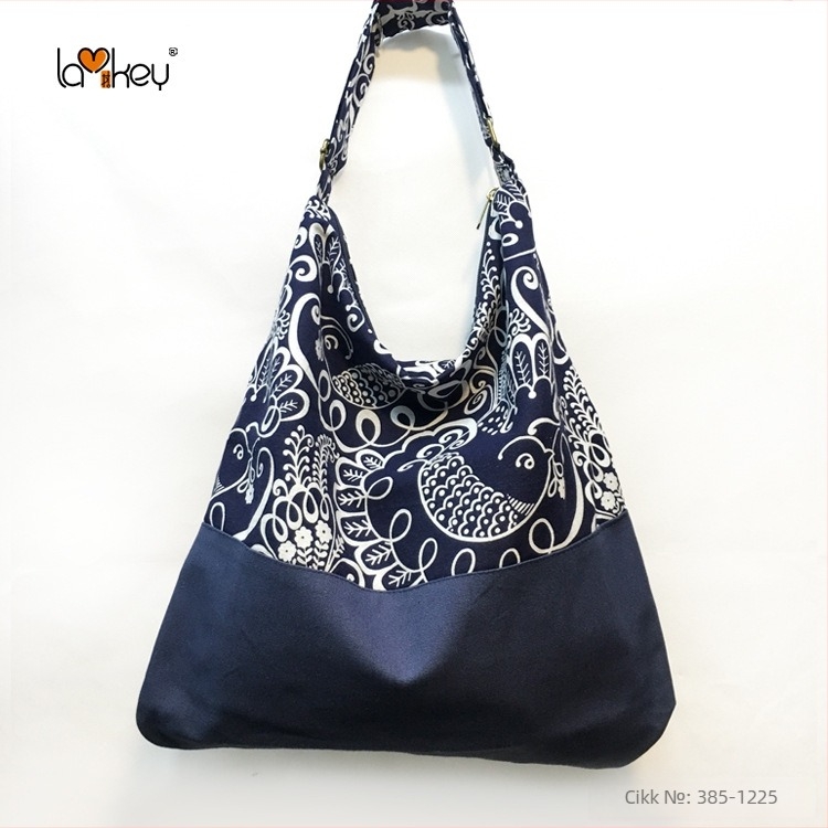 Női váll-táska etnikus stílussal, pamut anyag, csíkos minta, cipzáras nyitás, pamut bélés