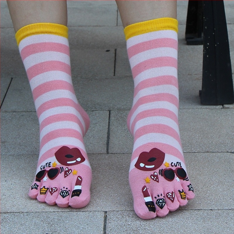 Női ötujjú zokni, 100% pamut, izzadságfelszívás, súrlódás elleni védelem, középmagas hossz, egész éves viselet