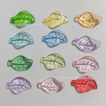 Kiegészítők - Akril levélmintás dinnyegyöngyök, festett felülettel