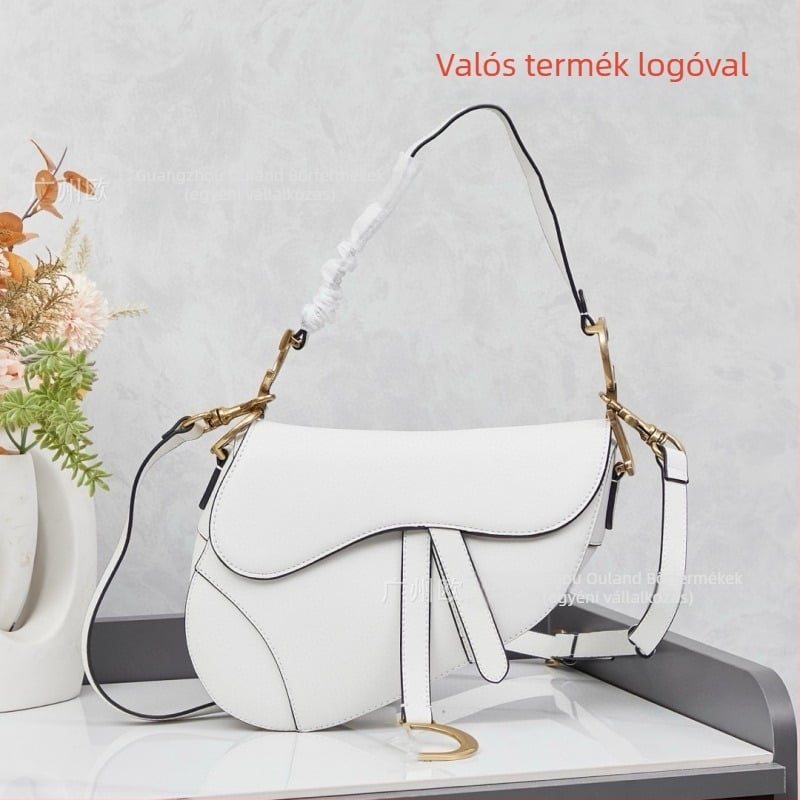 Saddle bag valódi bőrből, hímzett dizájn, húzózáras csattal záródó, belső laminált cipzár