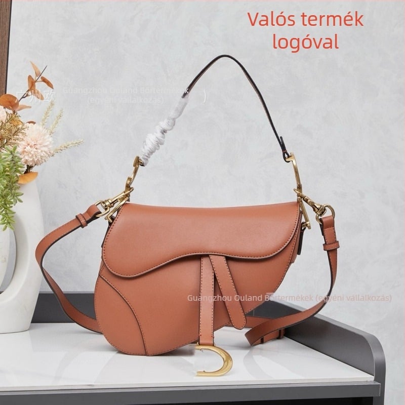 Saddle bag valódi bőrből, hímzett dizájn, húzózáras csattal záródó, belső laminált cipzár