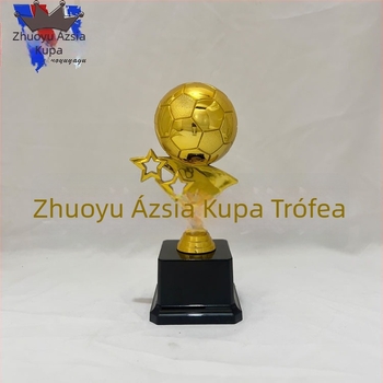 Arany labda kreatív trófea futballhoz, kosárlabdához és tollaslabdához — műanyag trófea sportligák számára