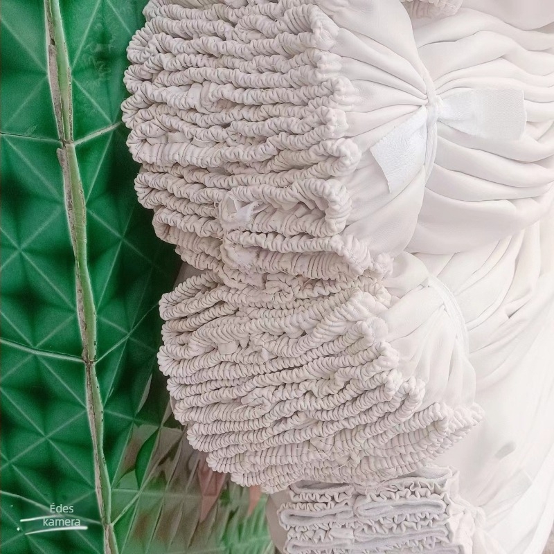 PU bőr tejfehér ujjvédős kötény fejfedővel