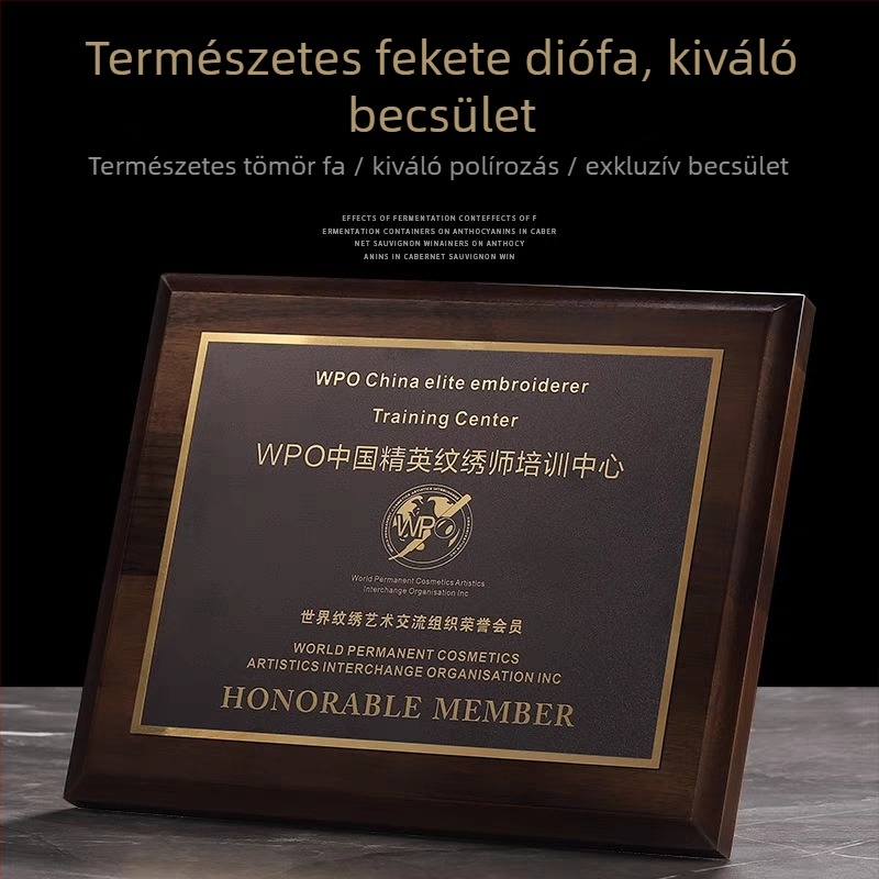 UV-nyomtatott fa plakett aranyfóliával – díszoklevél és plakett