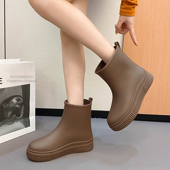 Női esőcsizma vádlit körül érő, fleece béléssel, meleg, vízálló, csúszásmentes, vastag talppal, kényelmes és tartós