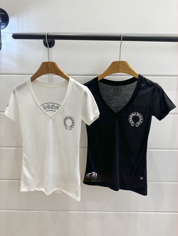 Női pamut V-nyakú rövidujjú póló sanskrit kereszt nyomattal, szűk szabás, nyár 2025