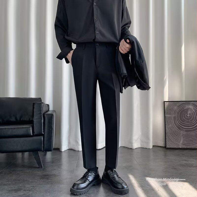Férfiak slim-fit nadrág, keskeny szabás, cropped hossz, koreai stílus, egyszerű, drapírozott megjelenés, mindennapi